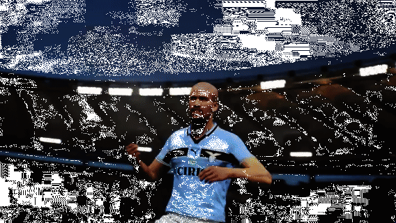 贝隆迎球怒射，皮球划出弧线直挂死角