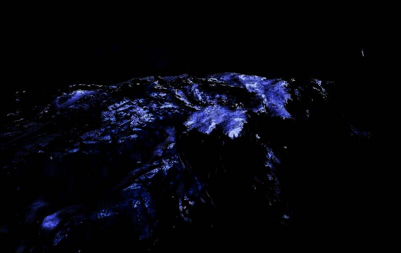 游戏画面细节展示，火山喷发与极光交相辉映