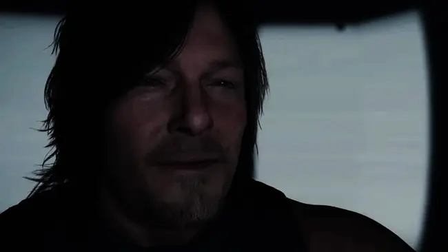 Woodkid与小岛秀夫在录音室讨论配乐细节的场景