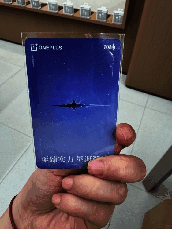 镭射卡背面设计，印有活动LOGO与编号标识