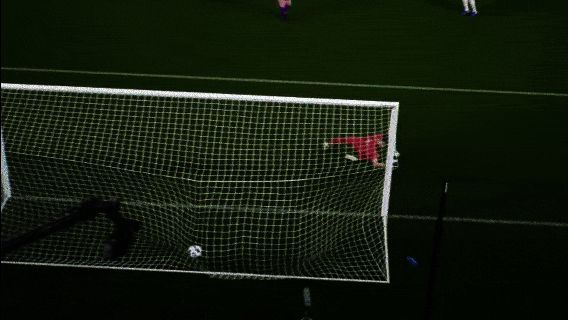 内德维德施展无定型传球技能，动作灵活多变，传球精准到位