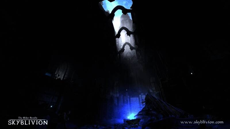 游戏界面展示，左侧为地图右侧为角色状态面板