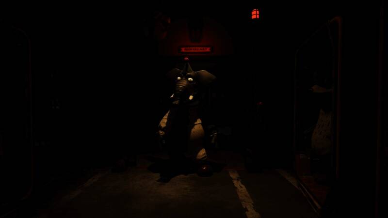 游戏中玩家尝试打开神秘大门的场景，前方标有‘演出即将开始’字样