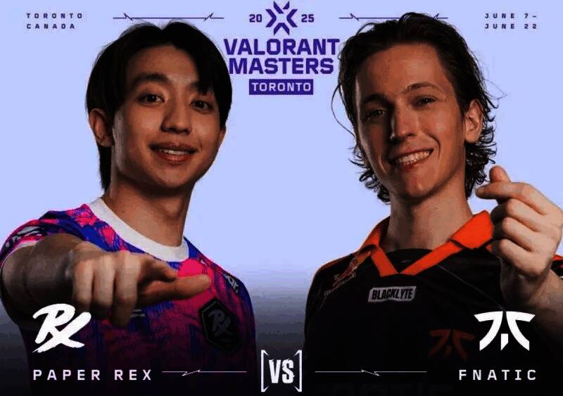 比赛现场选手神情专注，键盘操作迅速，团队配合紧密