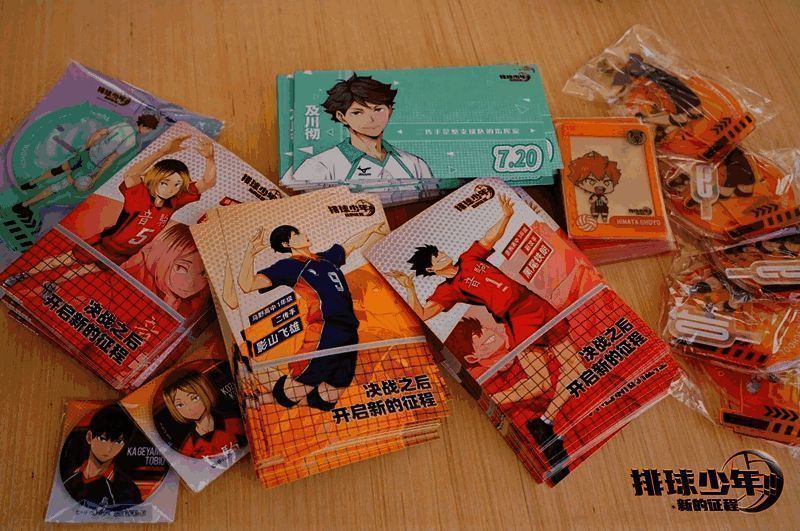 丰富多样的排球少年正版周边陈列展示，吸引玩家兑换