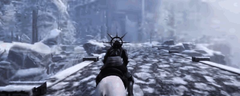 游戏场景截图，展示玩家与蘑菇生物对峙的画面