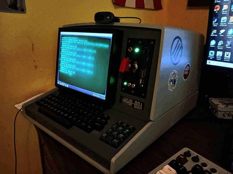 玩家论坛讨论截图，多人留言点赞并分享自制终端经验与建议