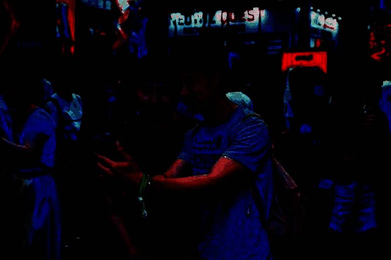 擂台赛现场气氛火爆，观众欢呼不断