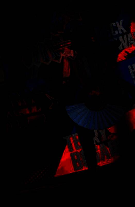 洛克与小朋友击掌互动，场面温馨