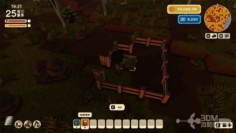 将动物饲料放到饲料槽中