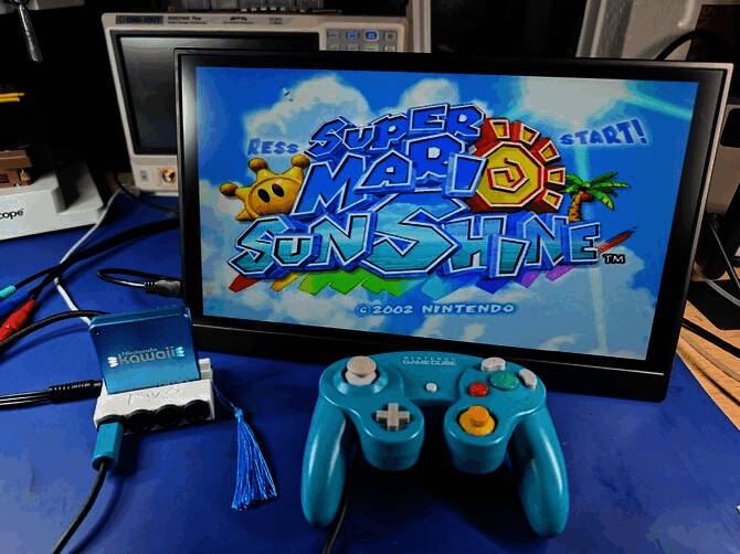 Kawaii主机底部特写，展示底座接口与结构细节