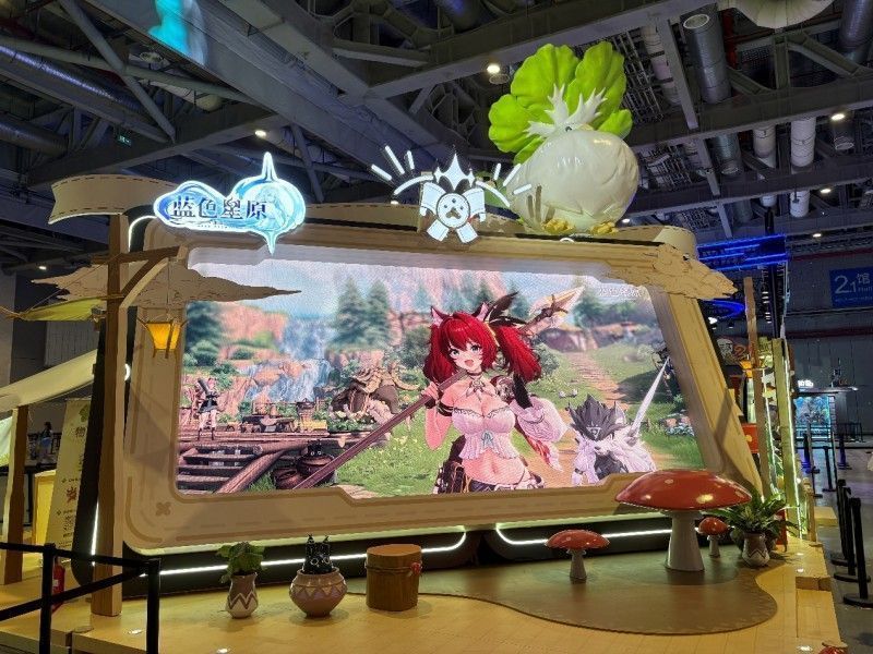 展台外观以舞台剧风格呈现，吸引了不少观众驻足拍照