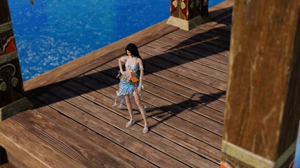 纱裙细节展示图，展现轻盈材质与海浪纹理的巧妙融合