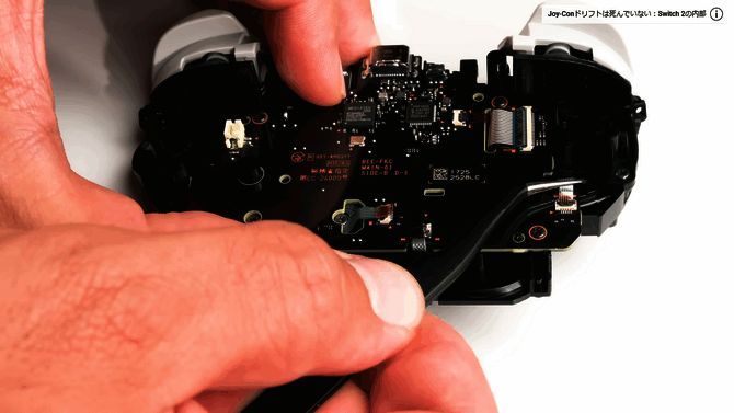 拆解完成后的全部零件陈列，摇杆模块特写清晰可见