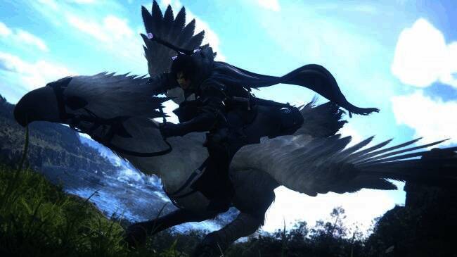 《最终幻想16》制作人吉田直树接受采访现场照片，背景为游戏宣传画面