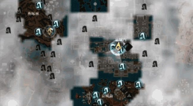 玩家角色展示，穿着华丽装备，背景为副本地图