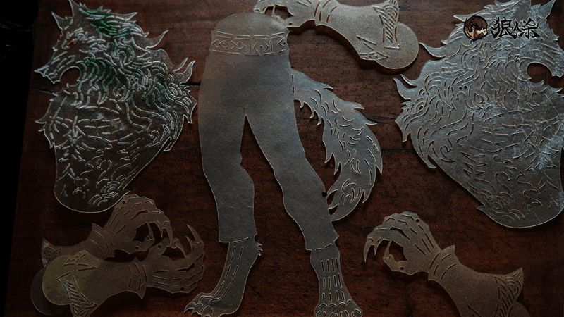 张嘉效向狼人杀团队讲解皮影操作技巧，探讨联动可能性