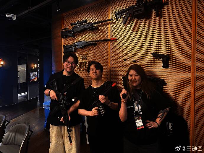 游戏内街道场景，展现东德风格城市风貌