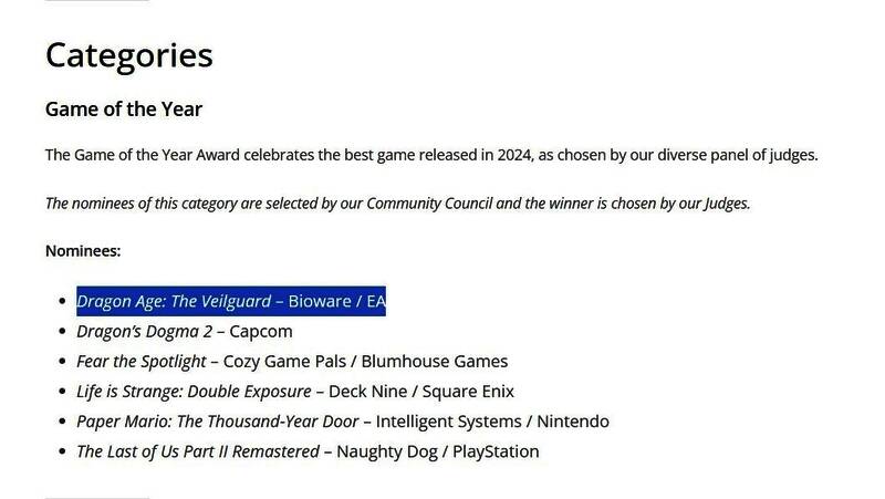 艾丽卡·石井在颁奖典礼现场发表感言，背景为《龙腾世纪4》LOGO与舞台灯光交织的画面