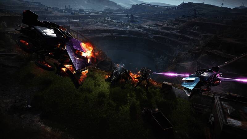 游戏界面截图，展示丰富的装备系统与角色定制选项