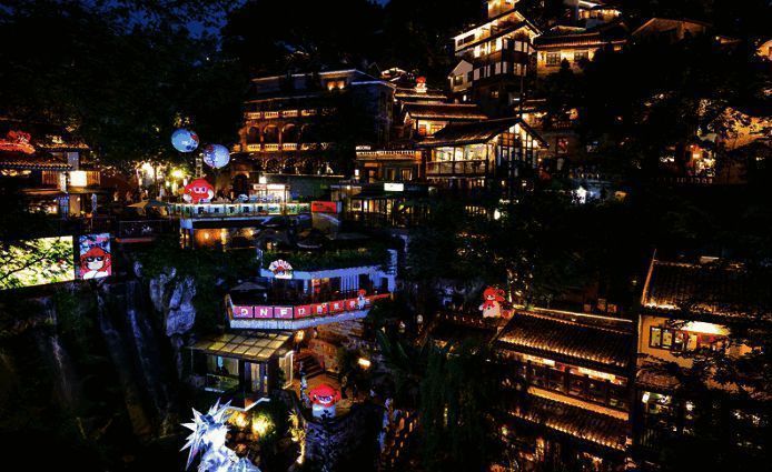 龙门浩雪人快闪乐园与下浩里雪人大本营吸引大量游客参观