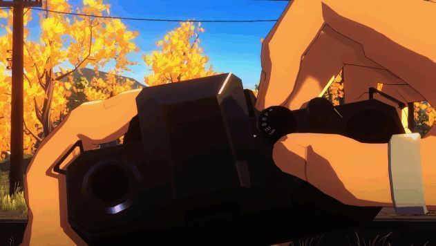 主角通过相机取景器观察风景，画面如画