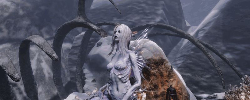 游戏中角色站在牢房门口，面前是一个装有信件的盒子