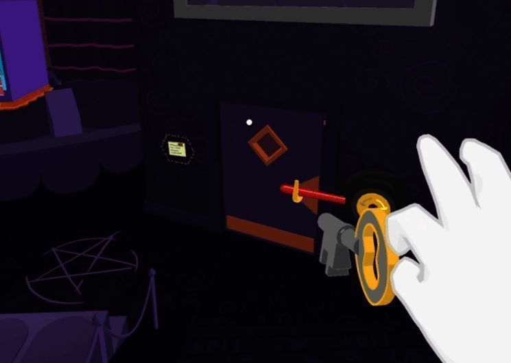 镜子梦境中笔记放置在化妆台桌面边缘，细节精致清晰可辨