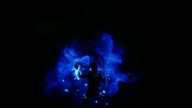 角色施展完美冲刺的动态画面，身后留下残影效果，技能特效环绕周身