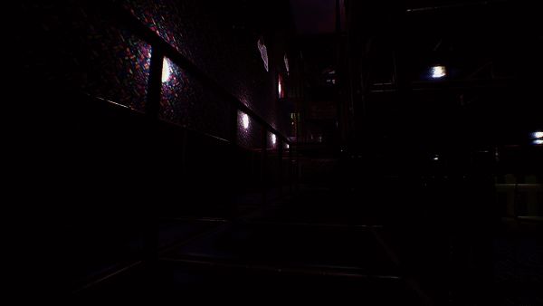 角色蹲下倾听地板下的异响，周围光线微弱，营造出紧张氛围