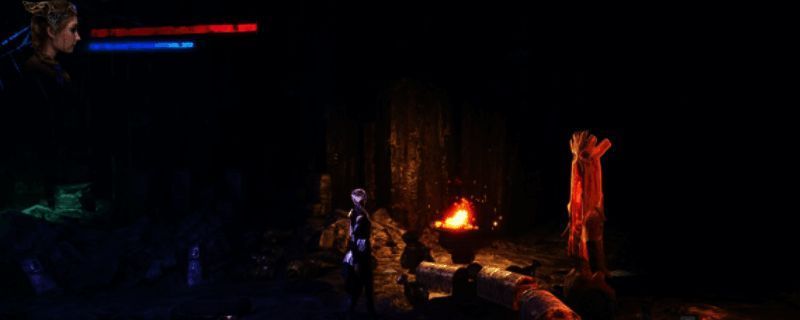 游戏中角色身着华丽服饰，手持法杖在冰雪场景中施放魔法的特写画面