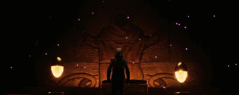 《沙丘：觉醒》游戏中玩家操控飞机在沙漠上空飞行的场景，机身涂有独特标志，背景为广袤的沙丘世界