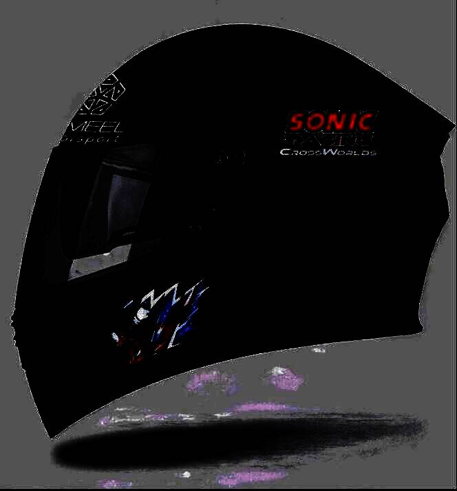 联名版头盔特写图，呈现索尼克系列经典配色与图案设计