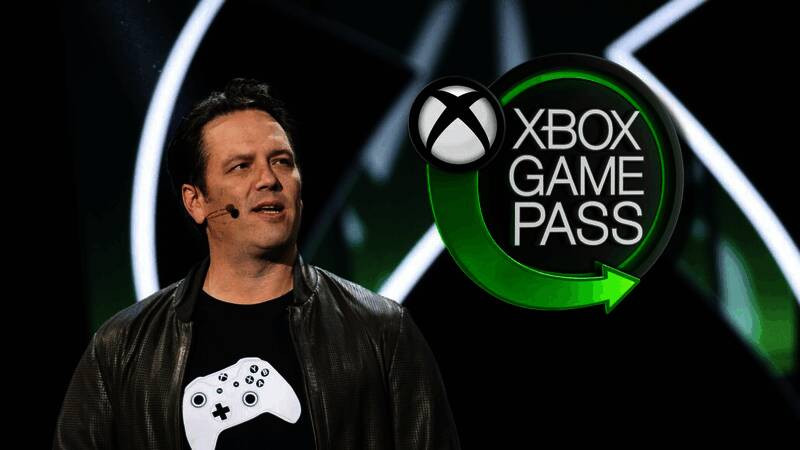 微软Xbox高管Phil Spencer正在演讲，背景是Game Pass宣传画面
