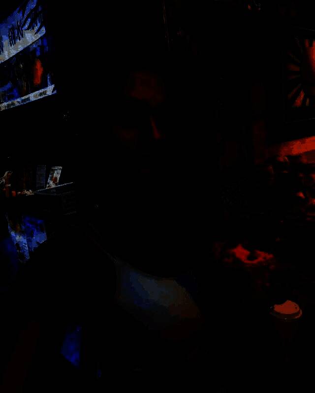 Roya Athina在社交平台发布的面部扫描对比图