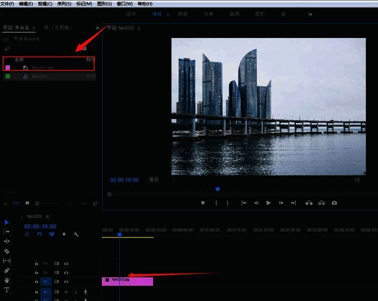 时间轴界面展示，背景图片已放置在V1轨道上