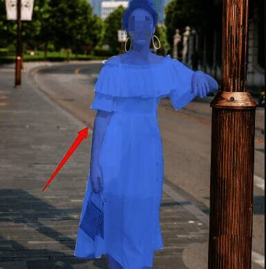 人物轮廓被蓝色半透明区域高亮标记的悬停识别效果