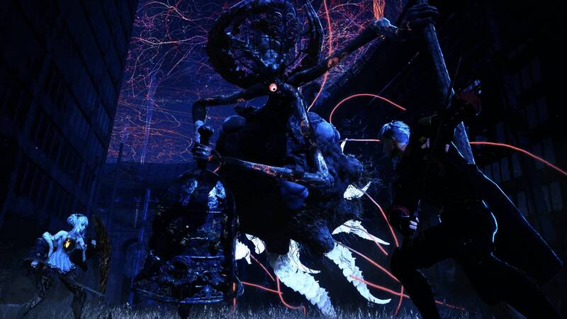 战斗界面展示，左侧为角色状态栏，右侧为实时战斗视角切换