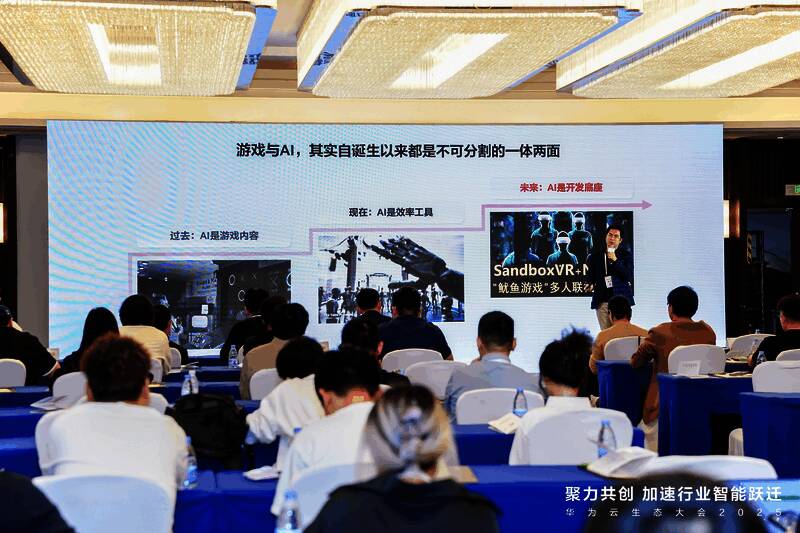 展示华为云原生基础设施架构图，突出其稳定性和高性能特点