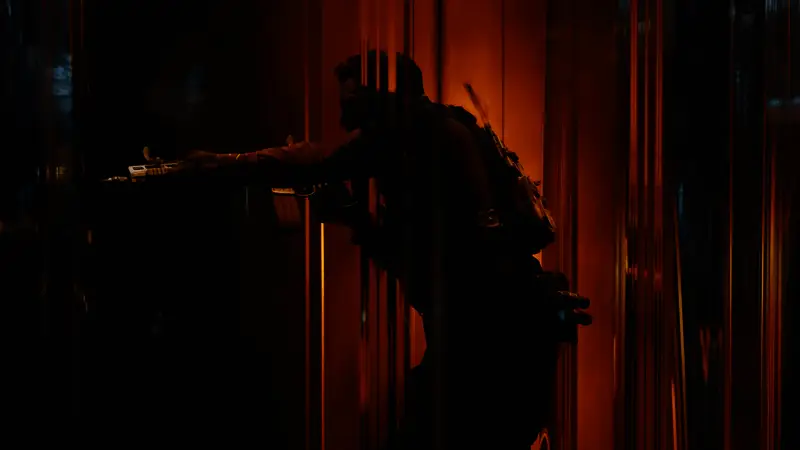 《使命召唤：黑色行动7》宣传图，展现未来感十足的战斗场景