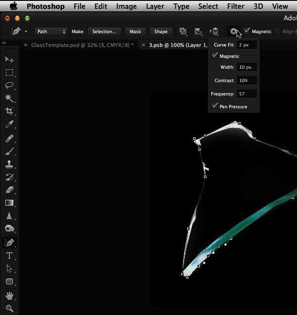 Photoshop自由钢笔工具界面展示，路径由用户自由绘制