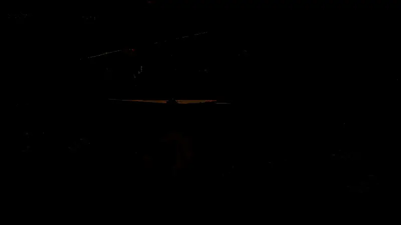 变形棍第一形态展示，武器呈现基础长棍样式，动作流畅自然