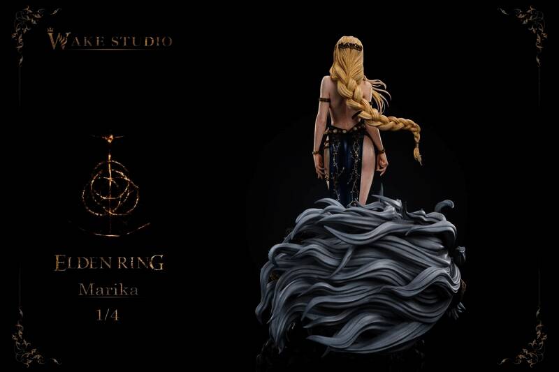 玛莉卡雕像侧面视角，展现服饰与武器的立体感