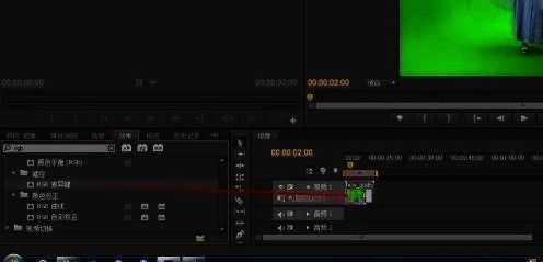 将素材拖拽至时间线轨道的操作示意图