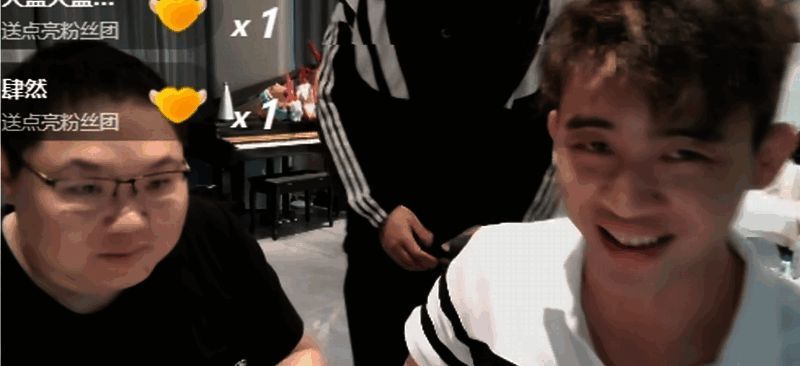 万人敌直播画面，正在讲解游戏策略