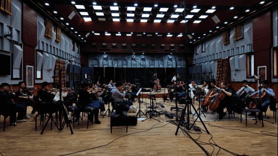 Steam社区物品预览图，多种徽章与卡片样式展示