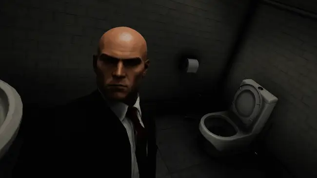 IO Interactive CEO Hakan Abrak接受采访现场照片，背景为公司办公环境