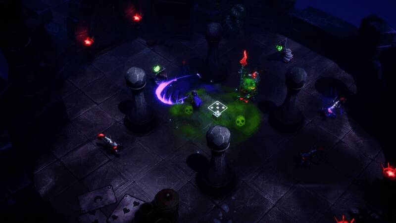 迷失混沌王国游戏画面，主角手持圣物与扭曲敌人战斗