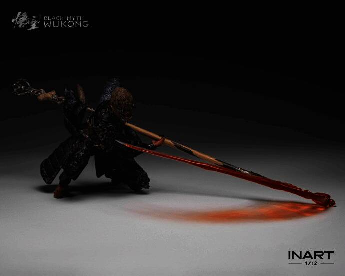 可动人偶手持武器姿态，动作自然，关节灵活，展现强大可动性