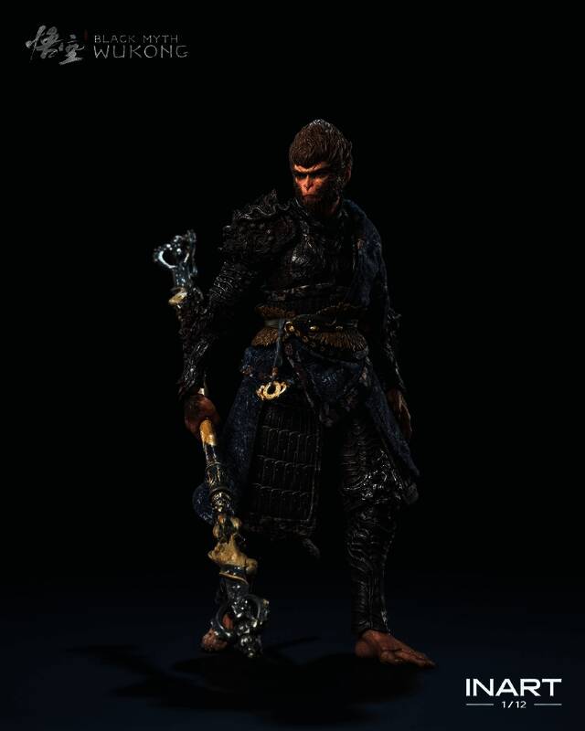 天命人站立姿势全貌，整体造型庄严肃穆，展现出极强的视觉震撼力